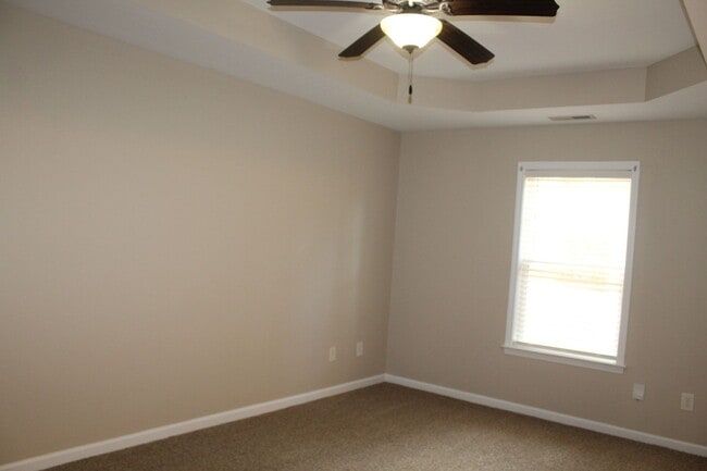 Building Photo - 3 Bed/2 Bath Home - 10 minutes to SJAFB!