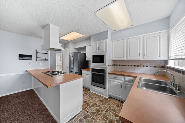 Building Photo - 25310 Pepper Ridge Ln