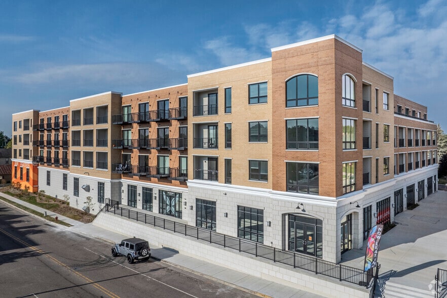 Primary Photo - Monarch on Main