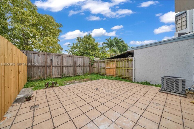 Building Photo - 1535 SW 122nd Ave