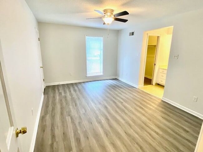 Building Photo - Renovated Bartlett Home- Highly Rated Bart...