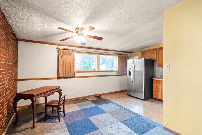 Building Photo - 6452 Evergreen Blvd