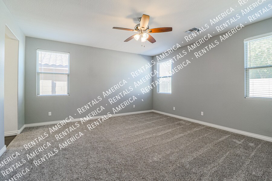 Building Photo - 10910 E Calypso Ave