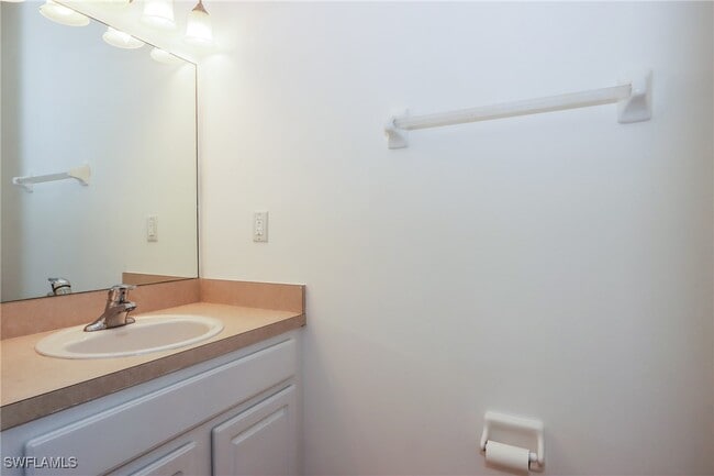 Building Photo - 10034 Poppy Hill Dr
