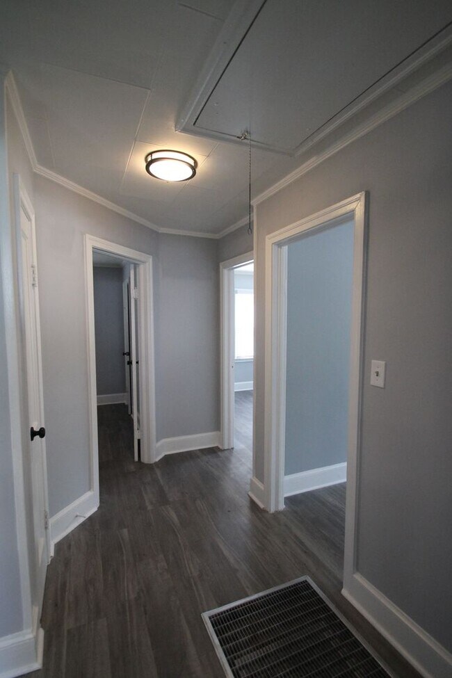 Building Photo - 1058 Ebenezer Ave Ext