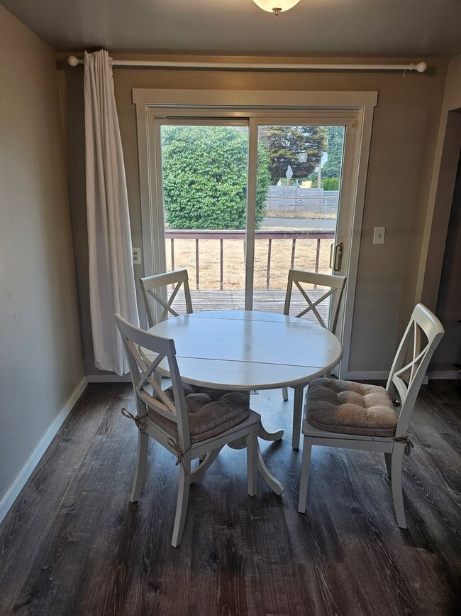 Building Photo - North Burien rambler rental home - 3 bedro...