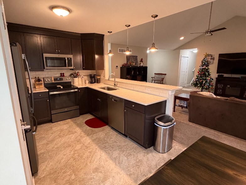 Building Photo - 22928 Deep Creek Dr