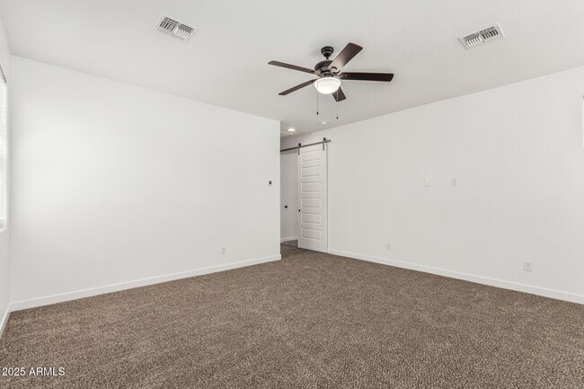Building Photo - 7138 W Kent Dr
