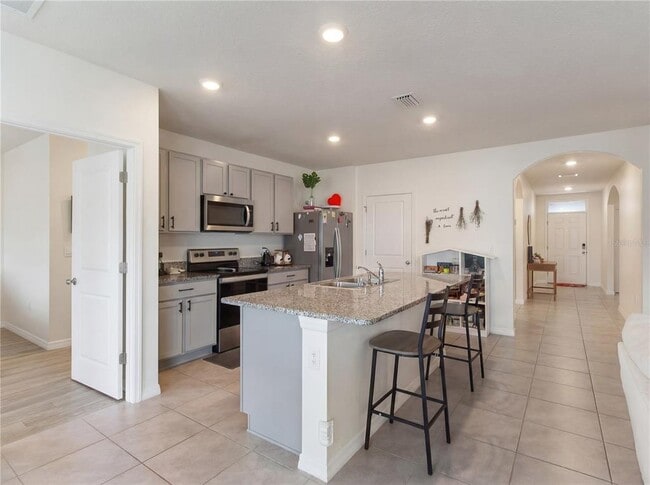 Building Photo - 49 Hickory Course Ln