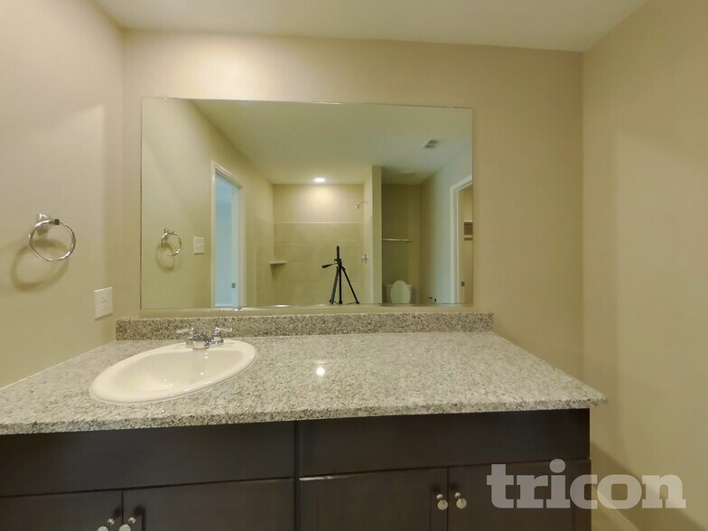 Building Photo - 1740 Clairborne Ct