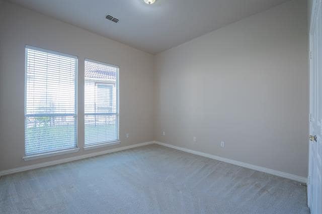 Building Photo - 2909 Saratoga Dr