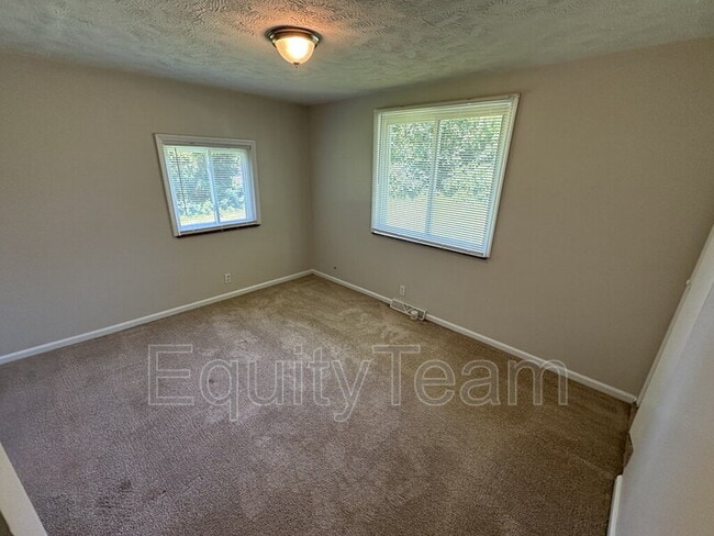 Building Photo - 10541 Eltzroth Rd