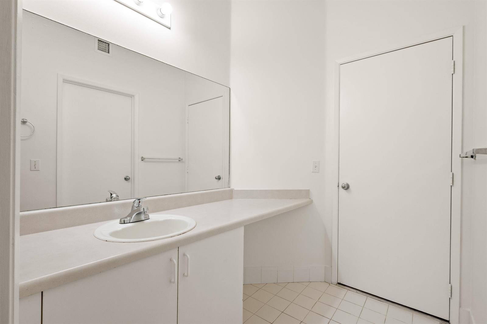 Building Photo - 6960 SW 39th St