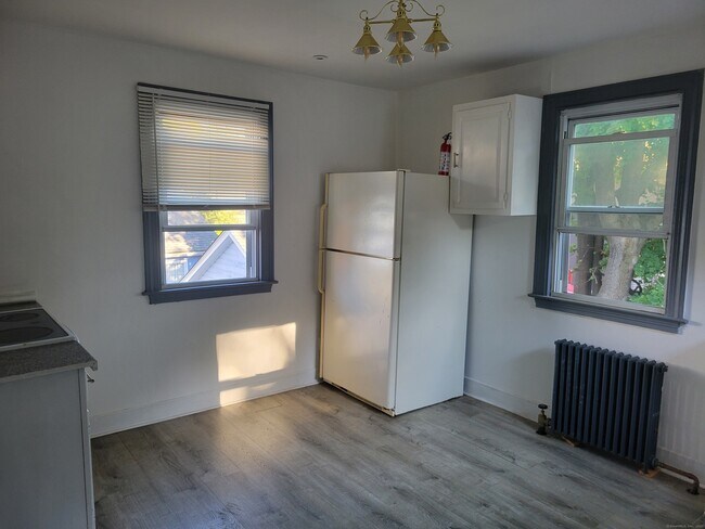 Building Photo - 178 Spruce St