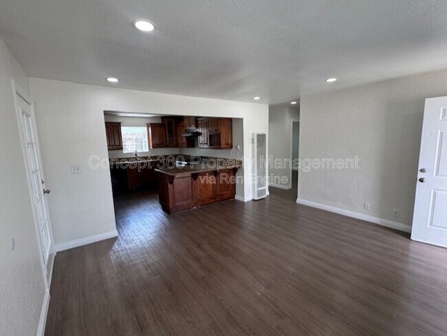 Building Photo - 2425 W Cameron St