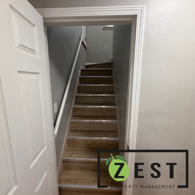 Building Photo - Gorgeous 3 BED 1.5 BATH - $1800 OPEN HOUSE 5/4 3-3:30PM
