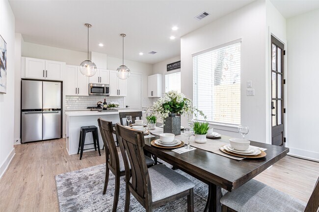 Building Photo - 6814 Burkett St.