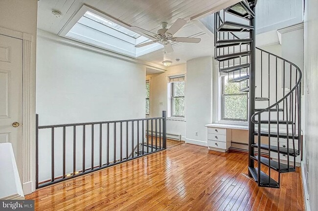 Building Photo - 400 E Cross St