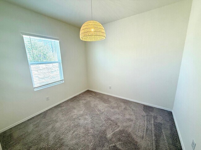 Building Photo - 5006 Jovian