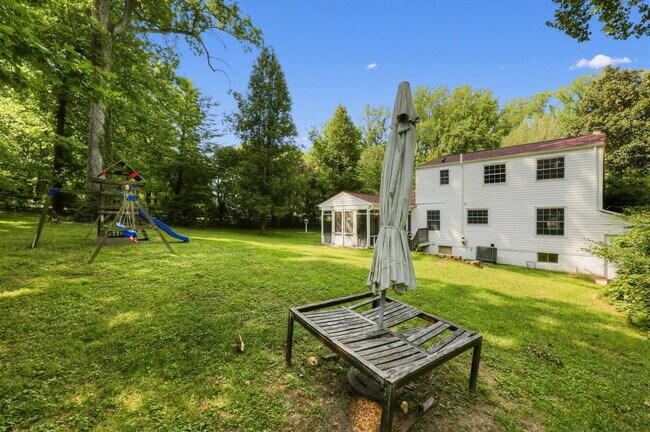 Building Photo - 4419 S Shore Dr
