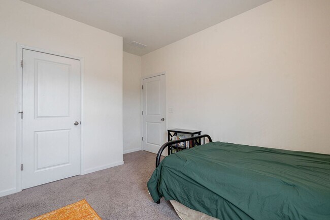 Building Photo - Move-In Ready Bogart Home with Open Layout and Private Fenced Yard