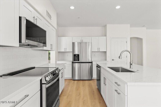 Building Photo - 10410 E Morning Star Dr