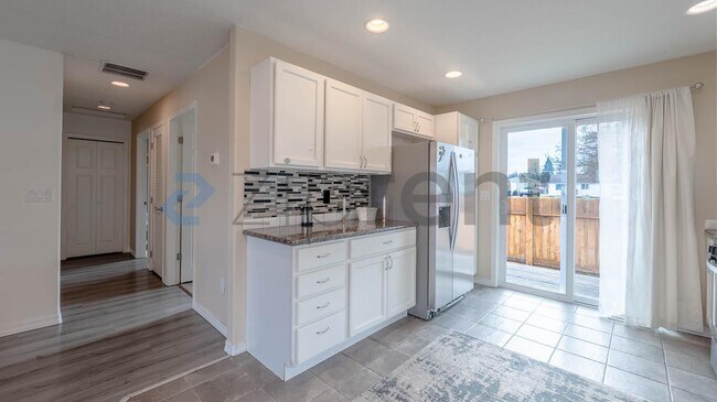 Building Photo - 7125 N Crestline St