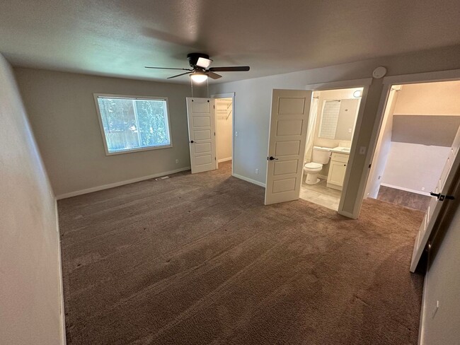 Building Photo - Charming 3 bedroom home in desirable Puyallup