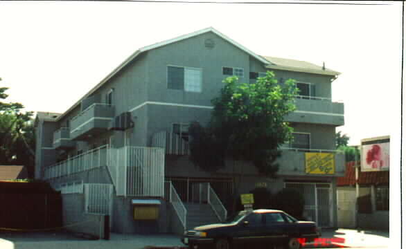 Building Photo - 14826 Magnolia Blvd