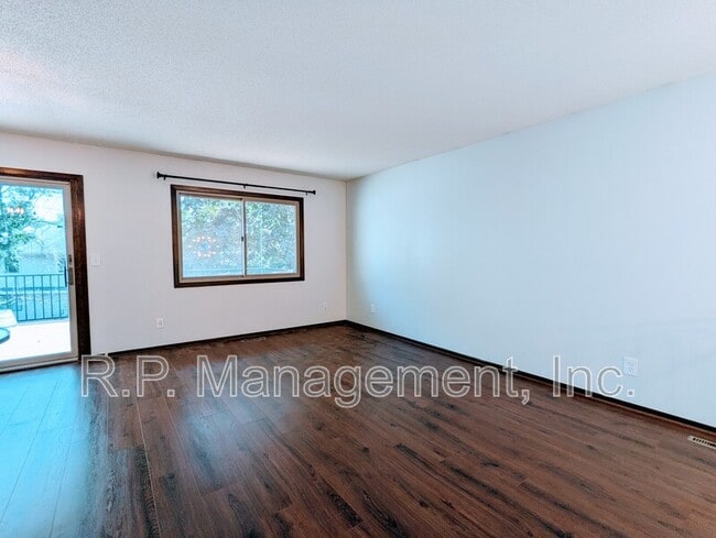 Building Photo - 4118 Sylvia Ln S