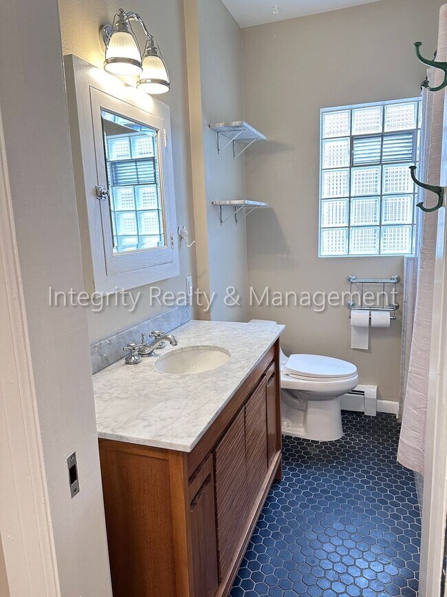 Building Photo - 4631 W Moncrieff Pl