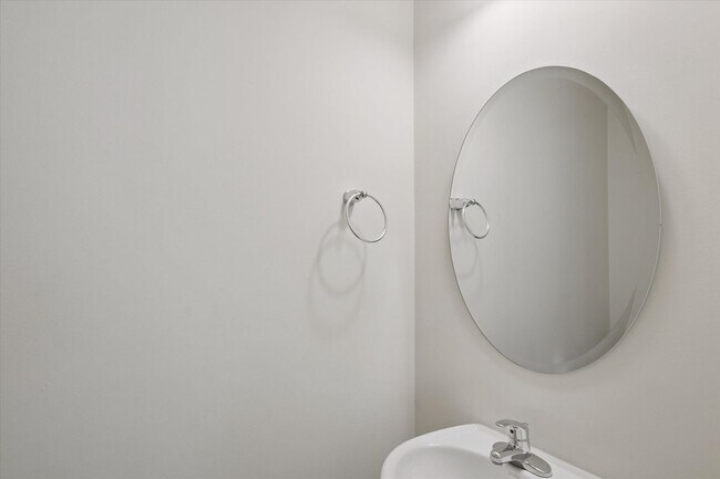 Building Photo - $500 RENT CREDIT | AVAILABLE NOW! (Small Pets Only)