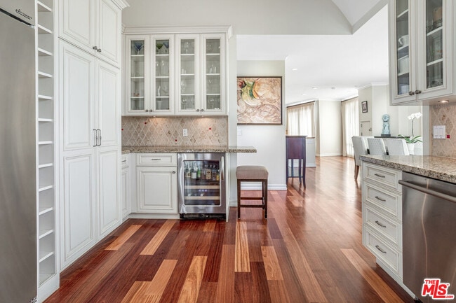 Building Photo - 318 26th St