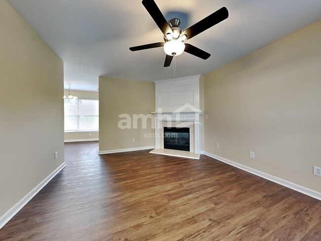 Building Photo - 11016 Treebranch Dr