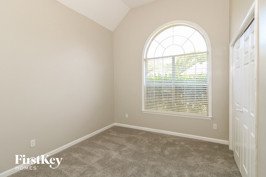 Building Photo - 640 Old Cahaba Dr