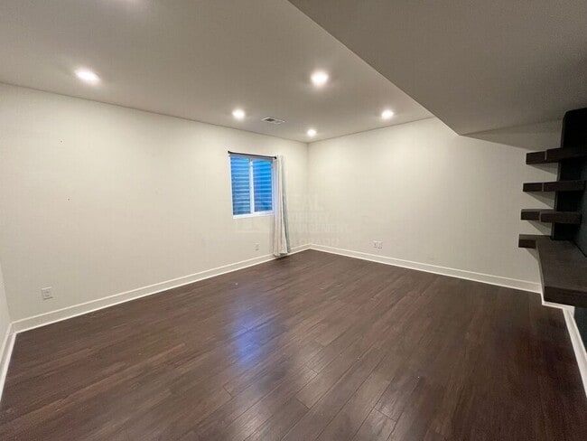 Building Photo - 5873 N Geneva St