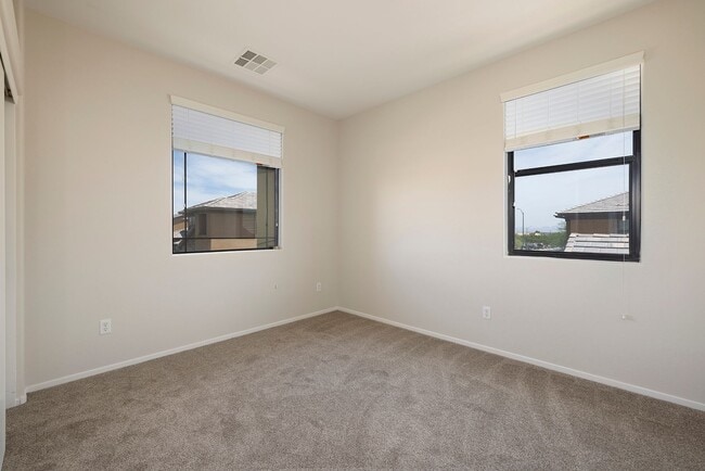 Building Photo - GATED NW HOME - 4 BEDROOMS W/ 1 BED AND BA...