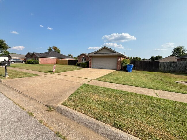 Building Photo - READY NOW! Your Future Home in Clabber Creek! Lawn Maintenance Included!