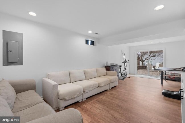 Building Photo - 35507 St James Dr