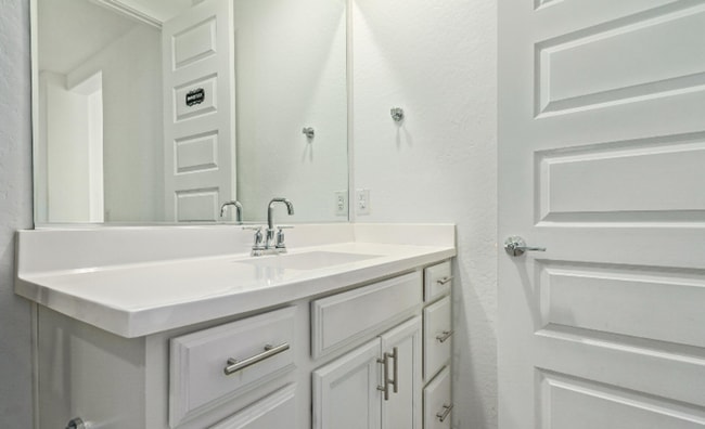 Building Photo - Great location near Westgate!
