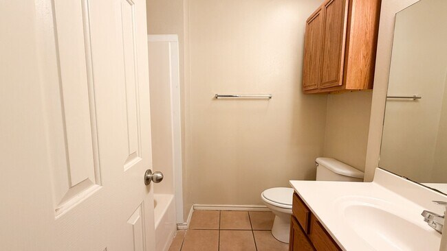 Building Photo - 517 N Brentwood Ave