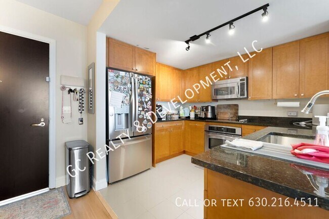 Building Photo - 807 Davis St