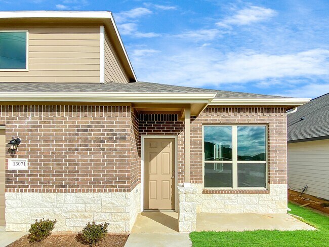 Building Photo - 13071 Clearview Dr