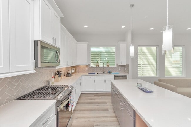 Building Photo - 3360 Pinemont Dr