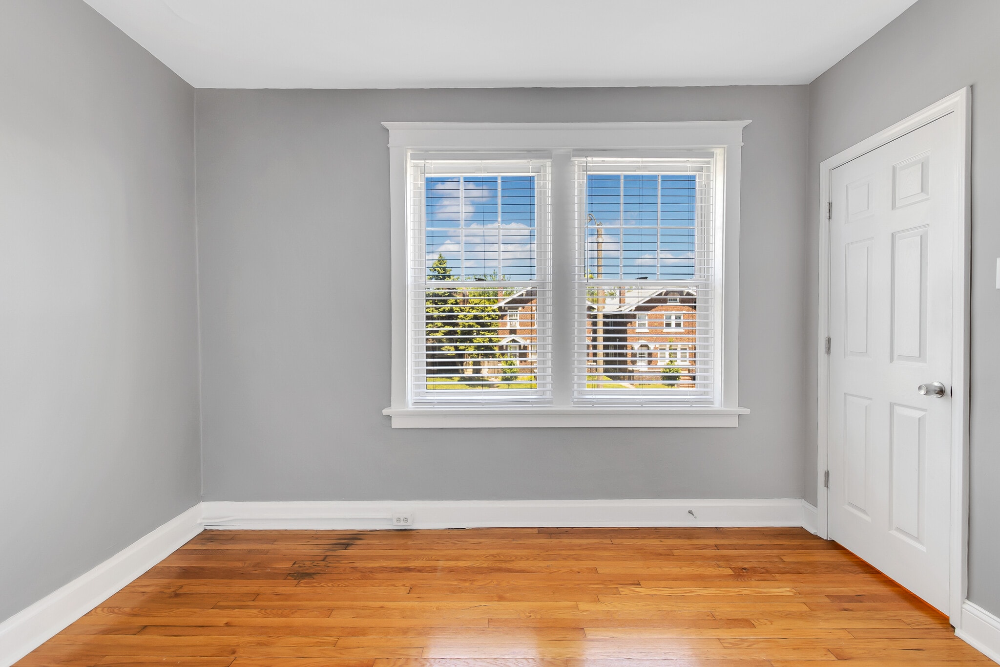 Building Photo - 5012 Chippewa St