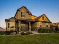 Building Photo - 10293 S Jordan Creek Dr