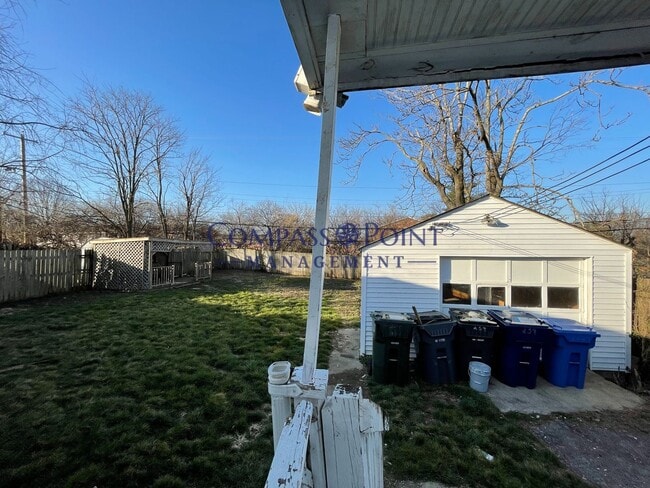 Building Photo - Remodeled 3 bedroom and 2 bath House! Ready for you! FIRST MONTH RENT FREE!!