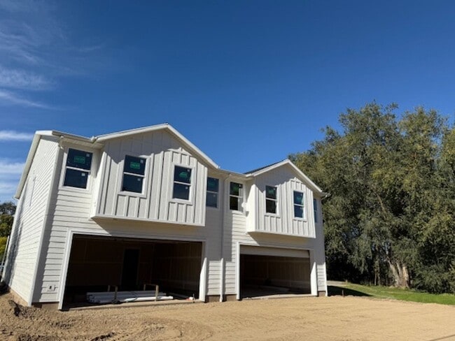 Building Photo - Half off first months rent - Beautiful townhome with 2 car garage, Central Air and Master Suite