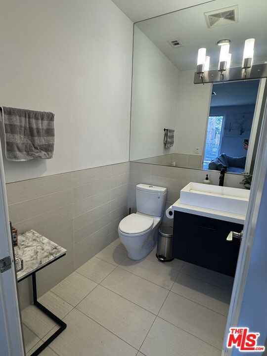 Building Photo - 1739 S Barrington Ave