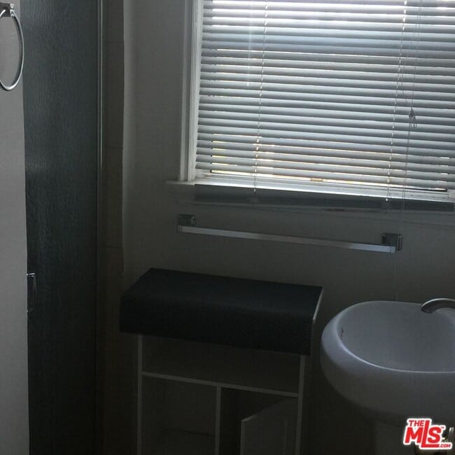 Building Photo - 5245 Maymont Dr